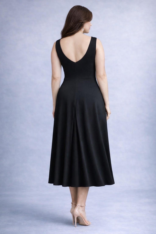 Chic jersey dress with semi-open back and refined draping