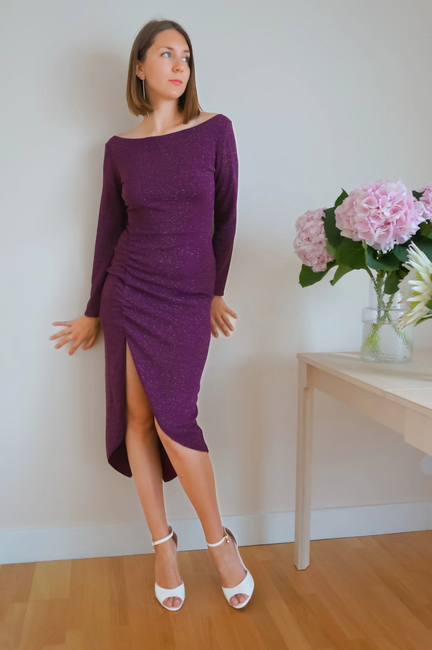 Shimmering jersey tango dress with V-back and front slit