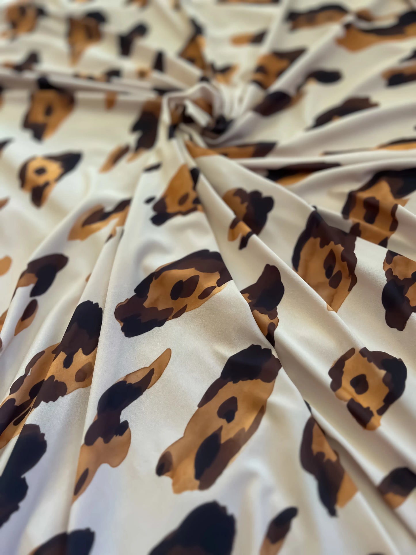 Jupe de tango gracieuse en jersey léger avec une silhouette fluide