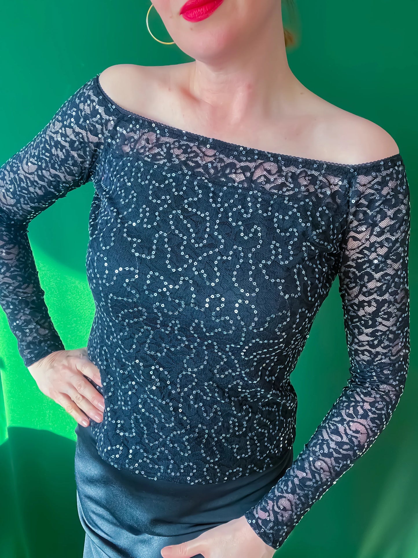 Refined lace off-shoulder top with lining for evening looks