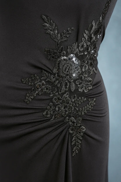 Schickes Jersey-Kleid mit halb offenem Rücken und raffinierter Drapierung, Detailansicht