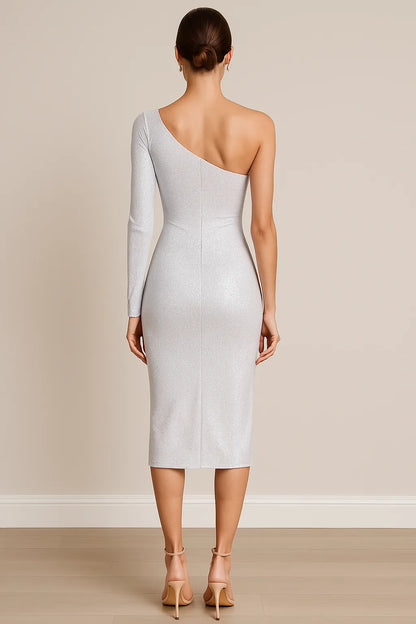 Robe asymétrique éblouissante aux reflets argentés