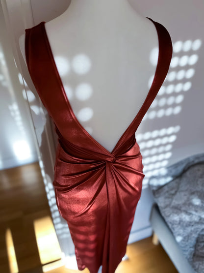 Refined silky velvet tango dress with lace hem