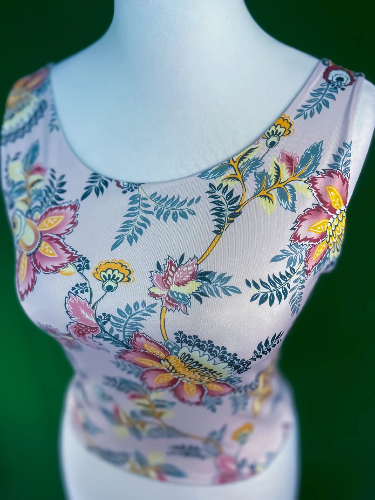 Delicate tank top with floral print