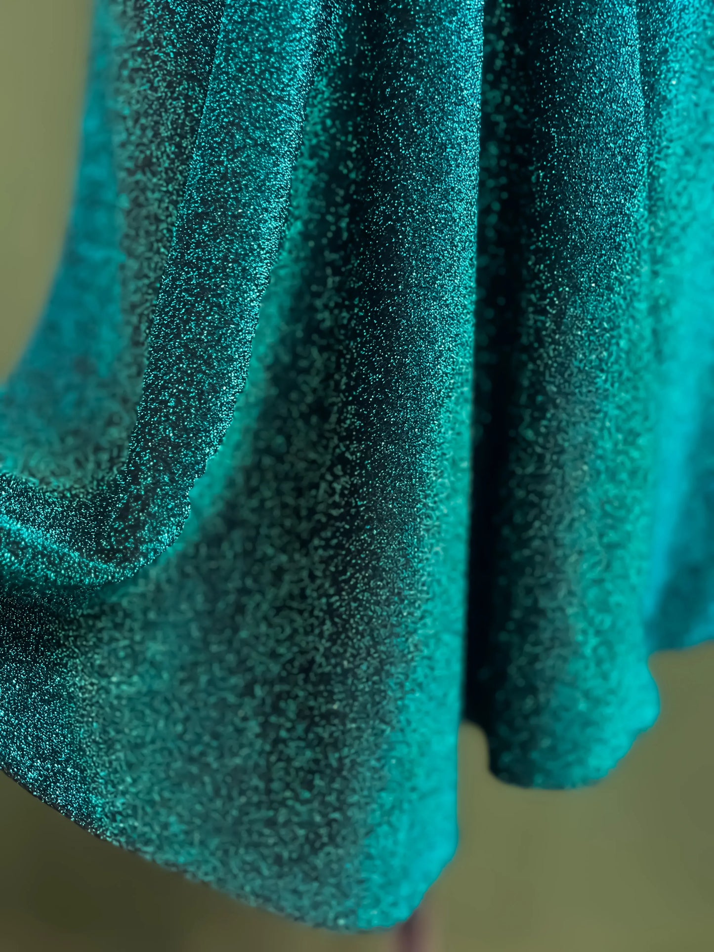 Shimmering tango dress with open bac