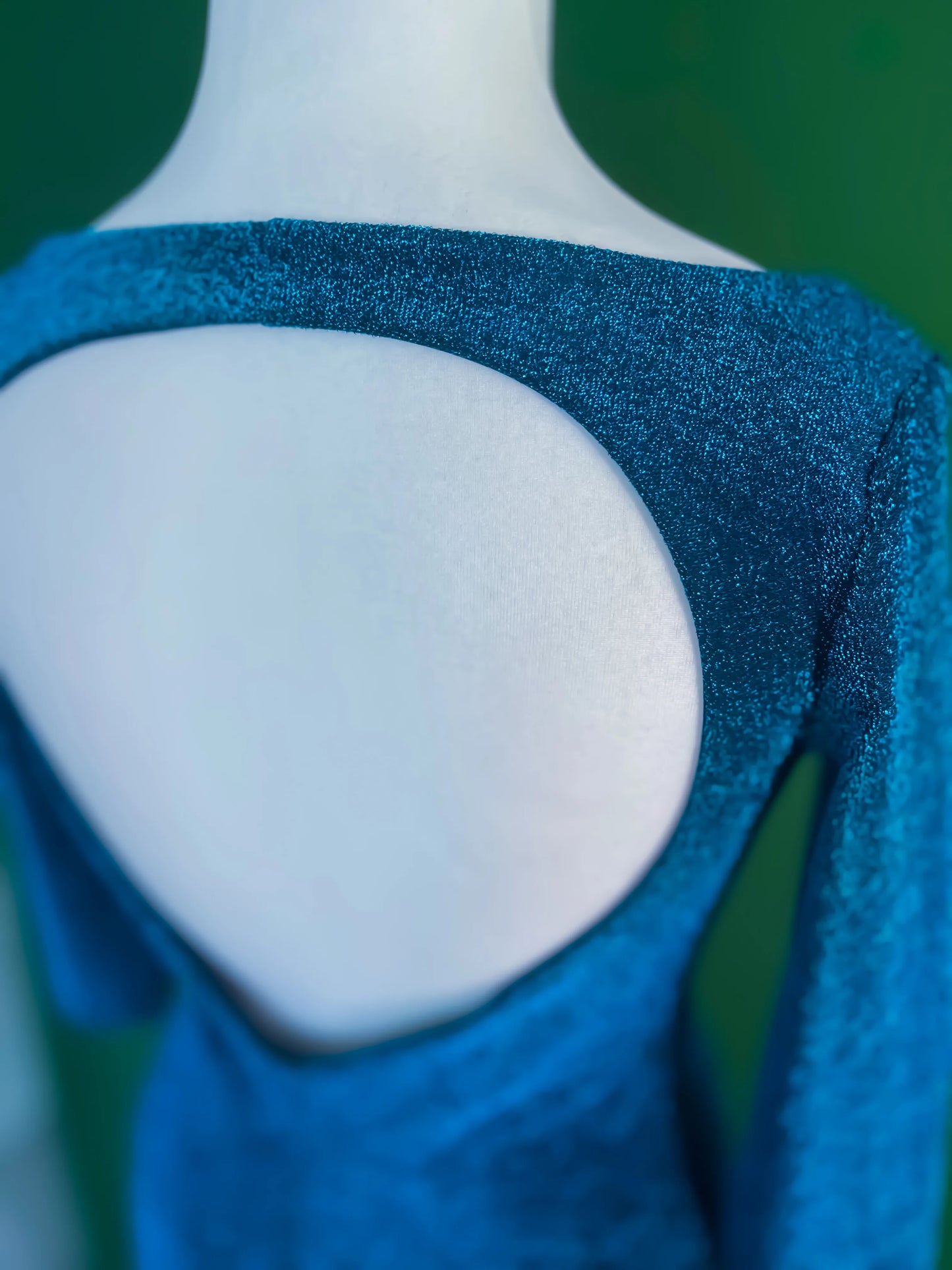 Shimmering tango dress with open bac