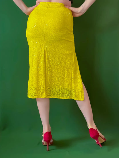 Elegant fitted lace skirt with front and back slits