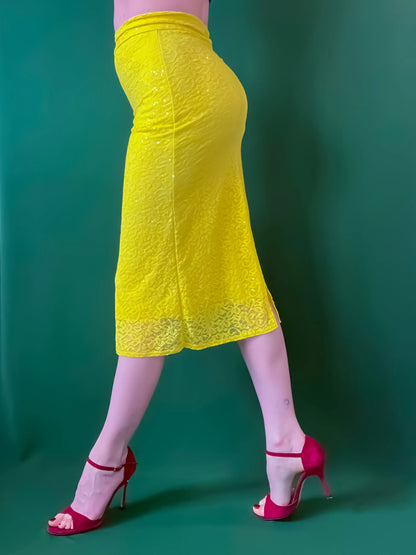 Elegant fitted lace skirt with front and back slits