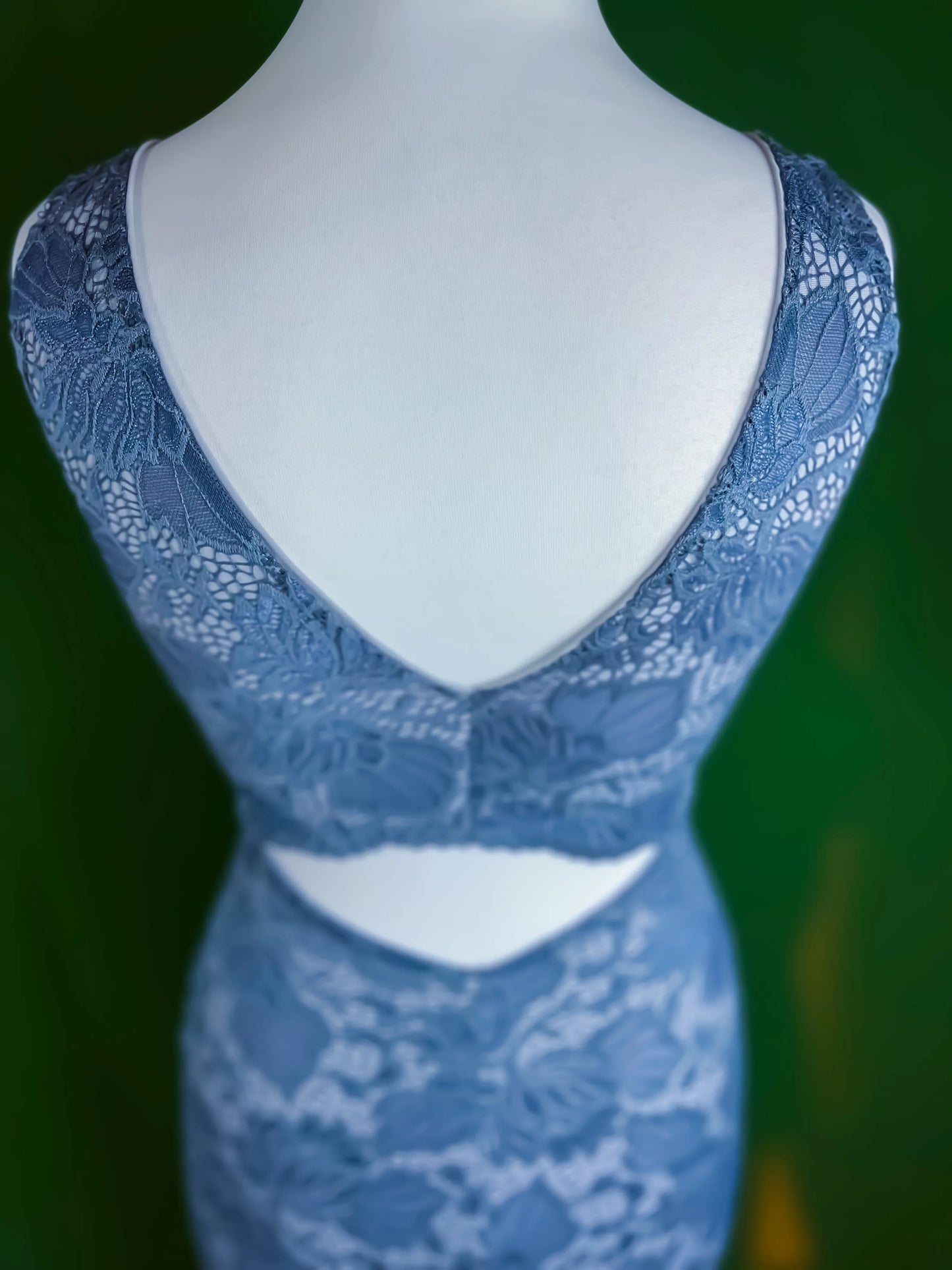 Refined lace evening tango dress with back slit