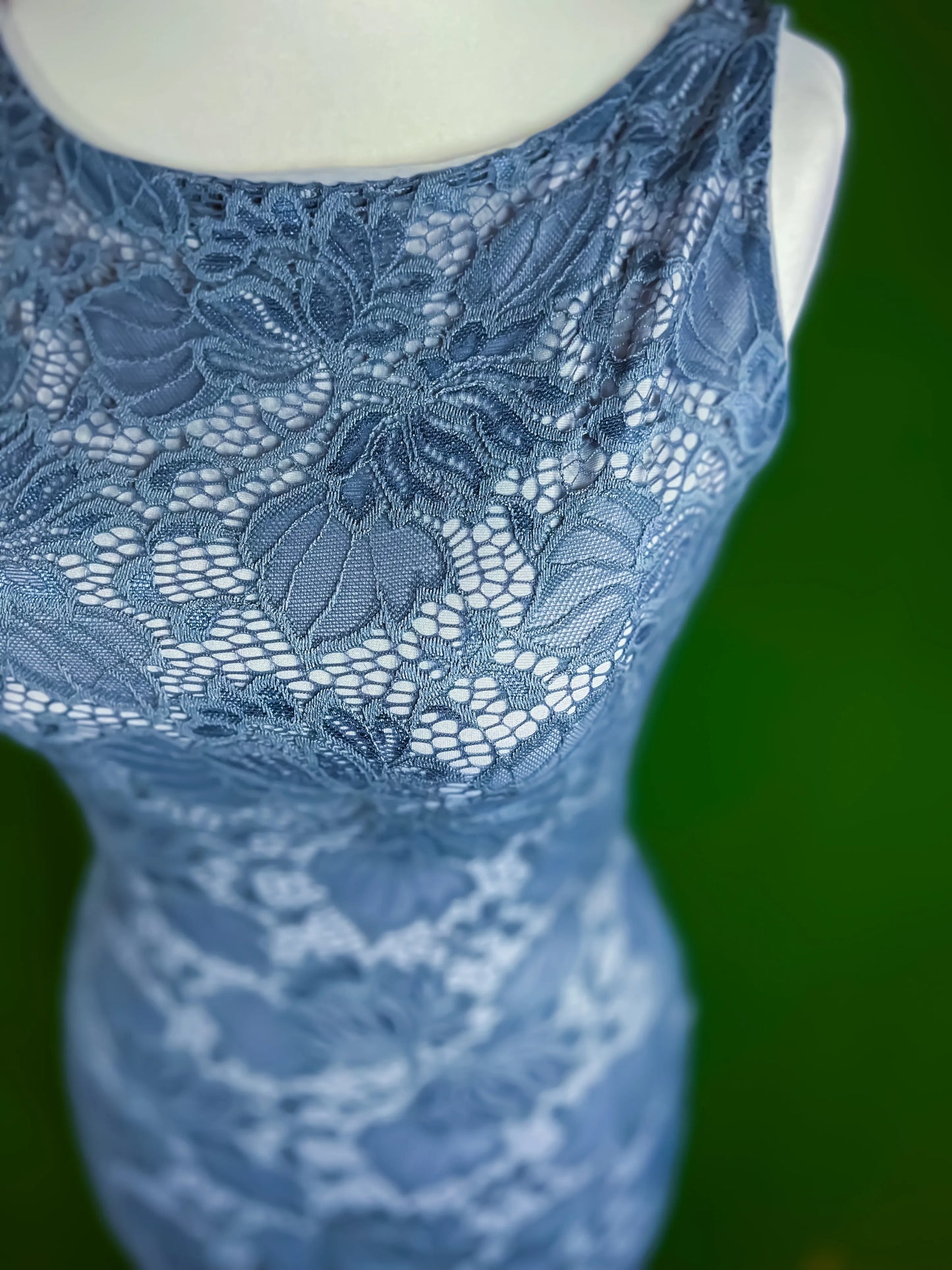 Refined lace evening tango dress with back slit