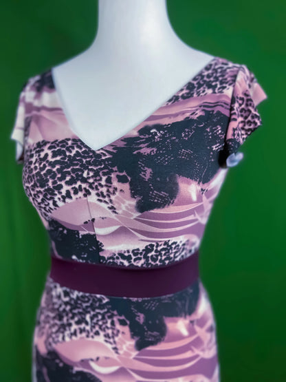 Graceful jersey tango dress with front slit and belt detail