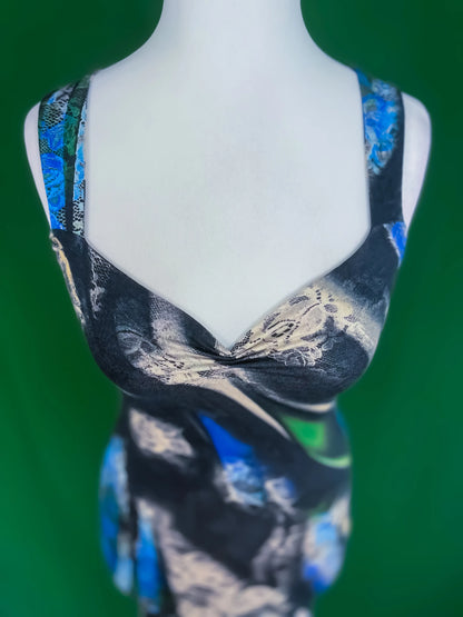 Confident and elegant viscose tango dress with flared silhouette