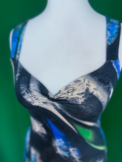 Confident and elegant viscose tango dress with flared silhouette