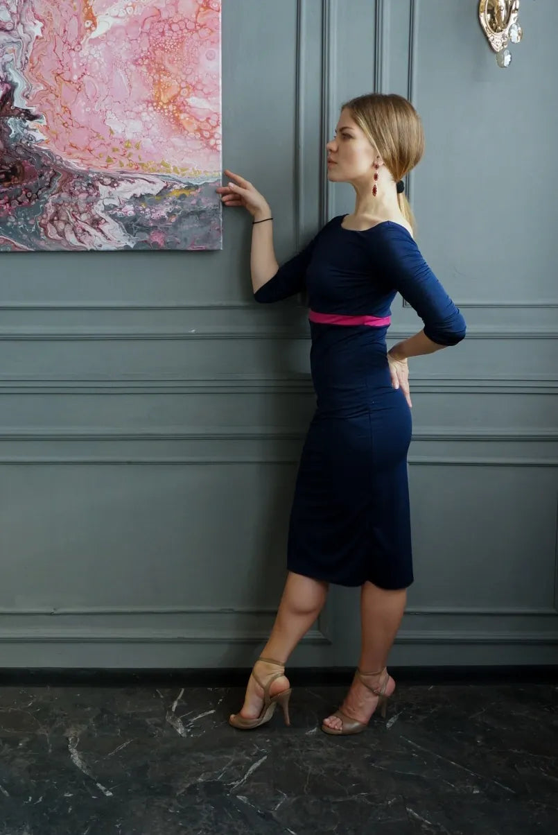 Chic dress with ¾ sleeves and slit