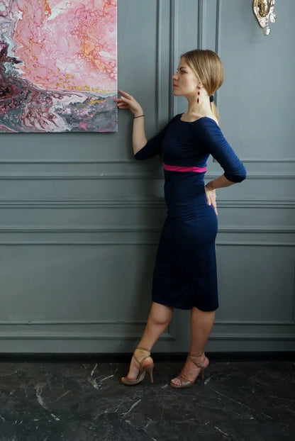 Chic dress with ¾ sleeves and slit