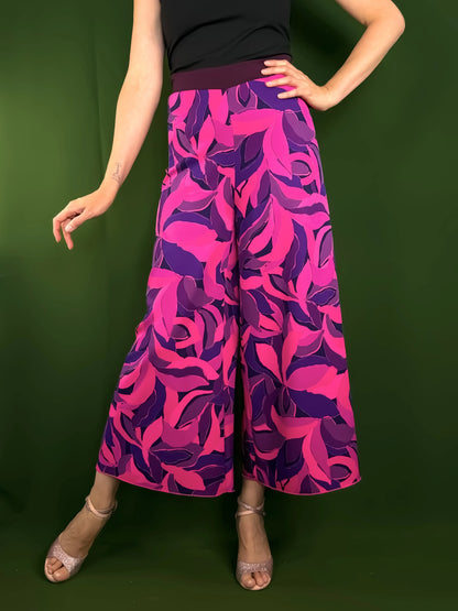 Elegant tango trousers with jersey waistband.