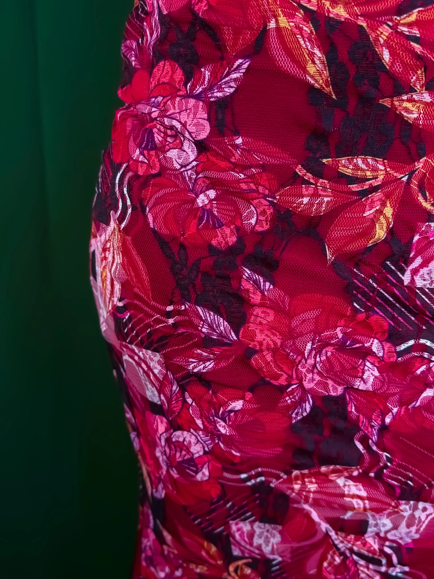 Graceful tango skirt in colorful lace with flared shape