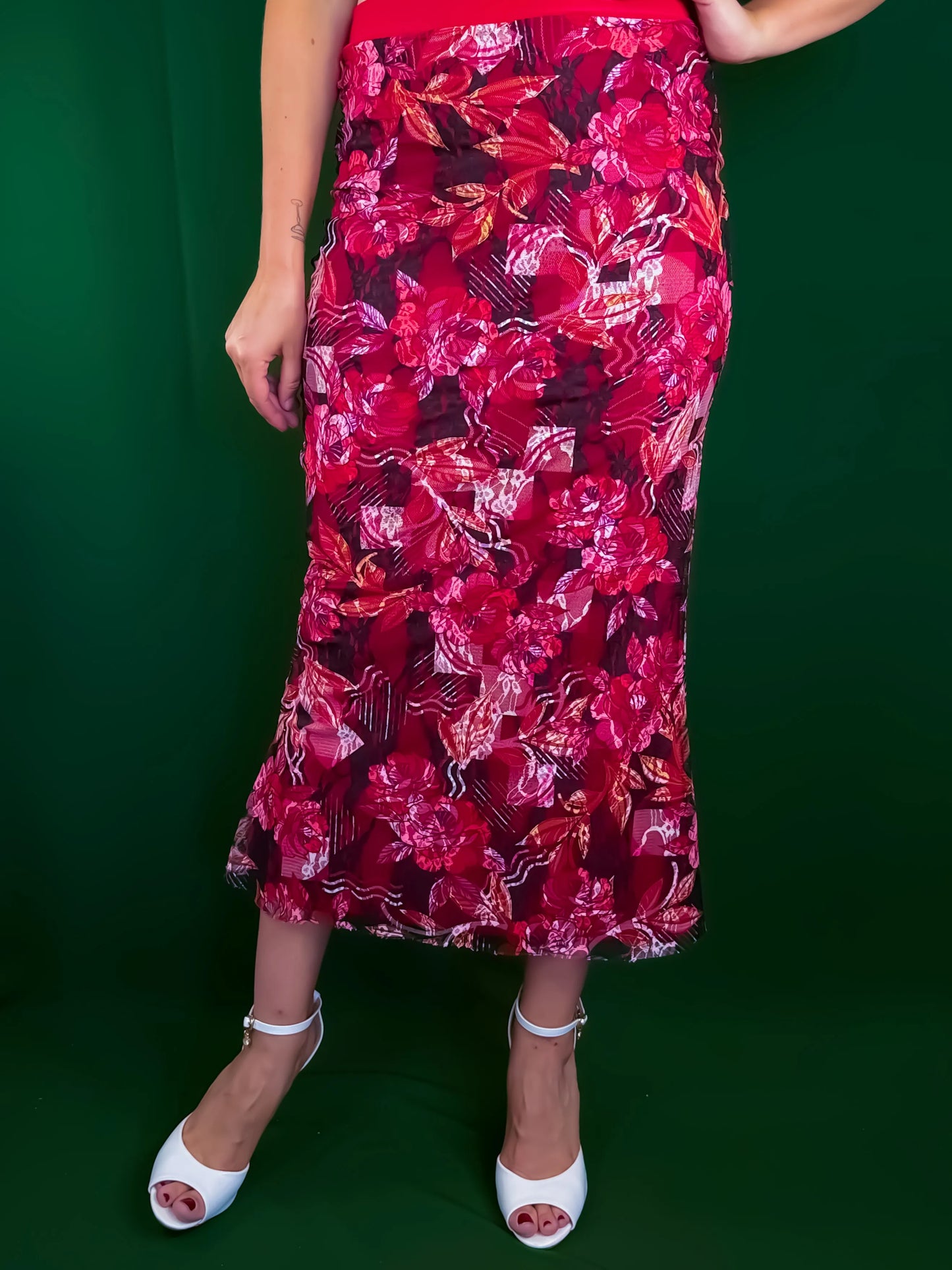 Graceful tango skirt in colorful lace with flared shape