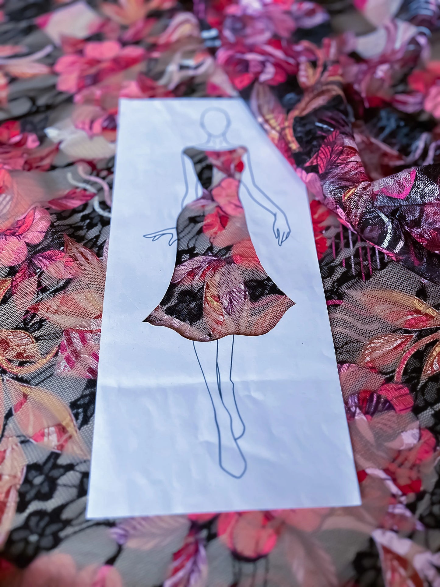 Graceful tango skirt in colorful lace with flared shape