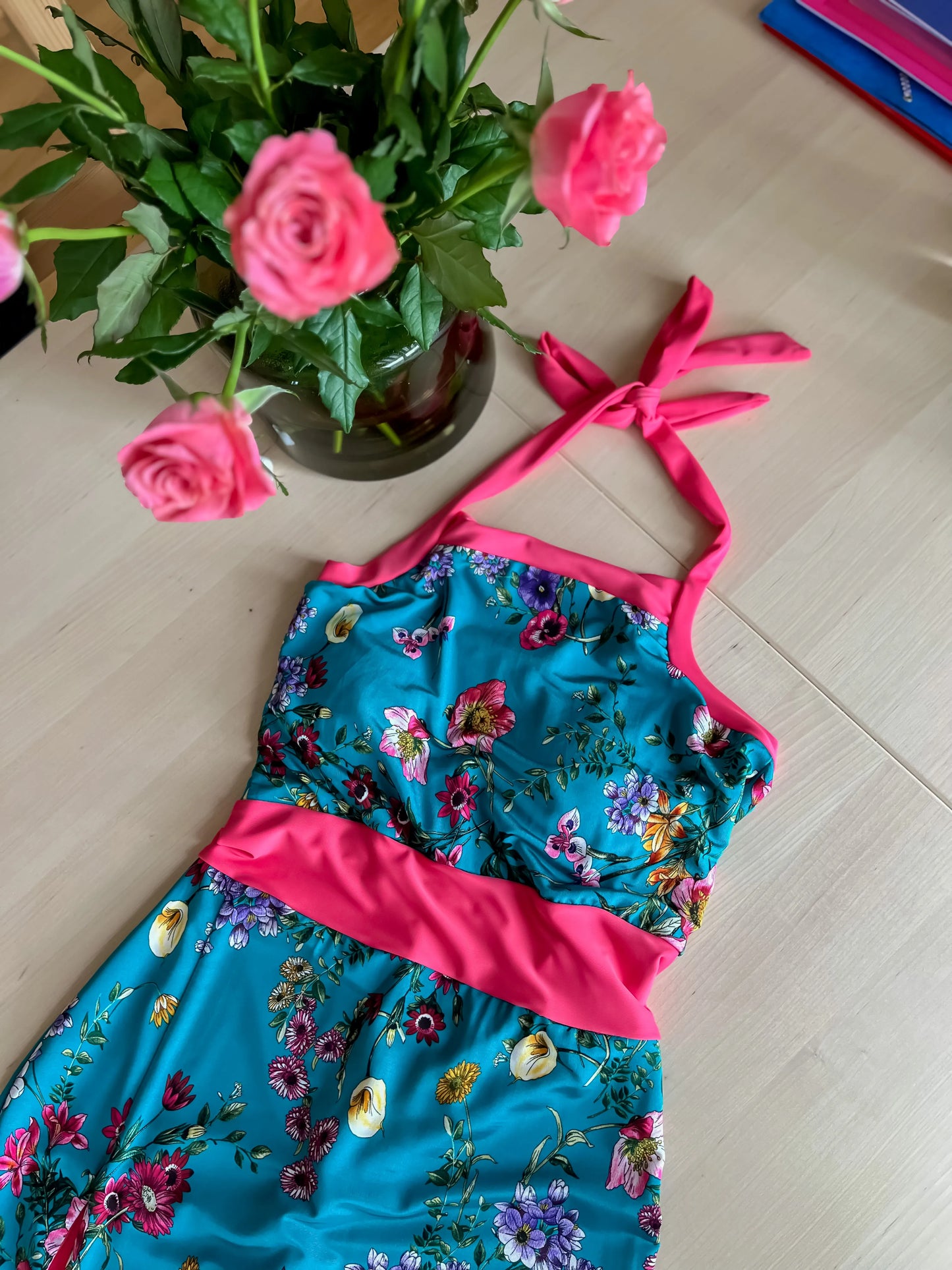 Playful viscose tango dress with voluminous back tail