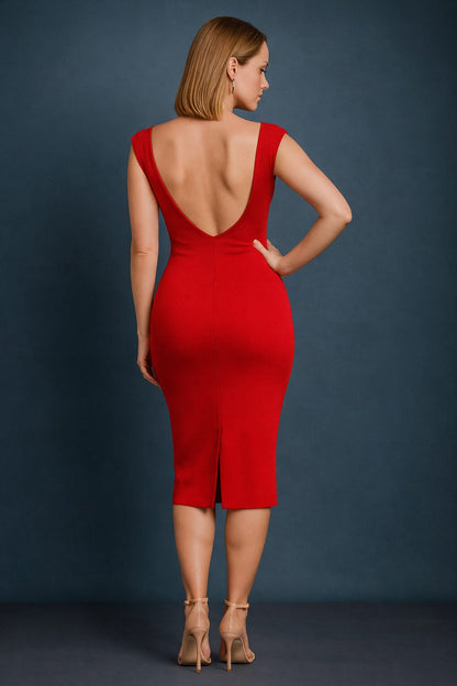 Frau trägt ein elegantes rotes seidig glänzendes Jersey-Tangokleid mit offenem Rücken, Rückansicht