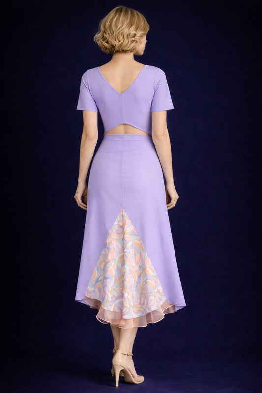 Woman wearing a lilac tango dress with flowing tale
