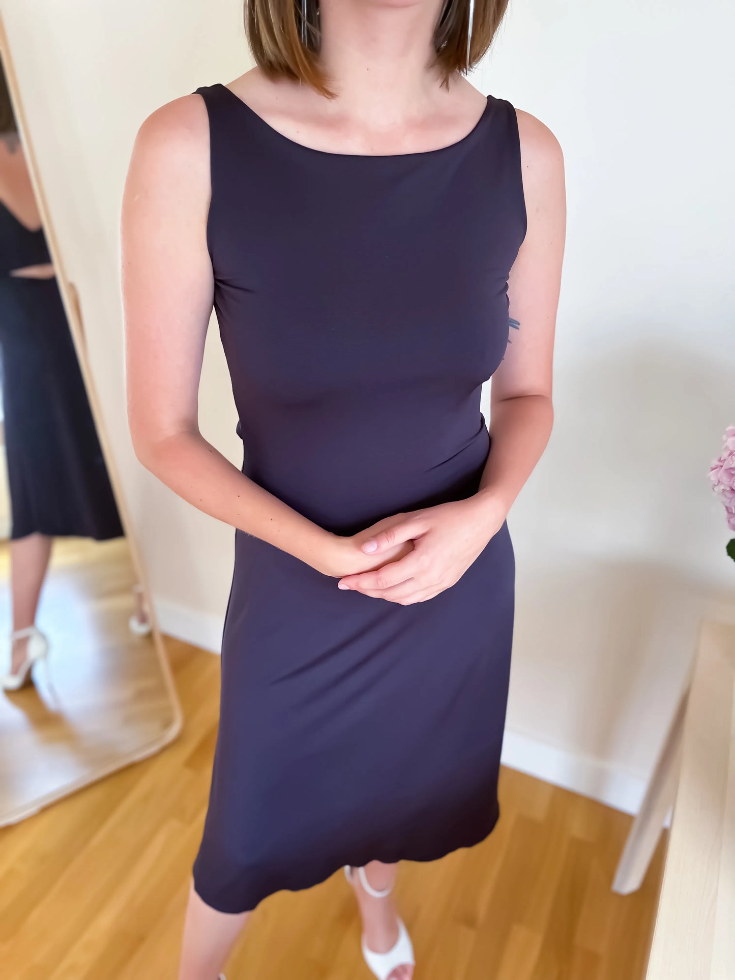 Flowing tango dress with open waist and silk tail