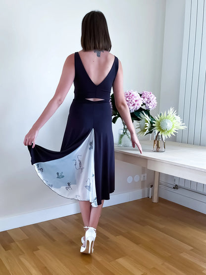 Flowing tango dress with open waist and silk tail