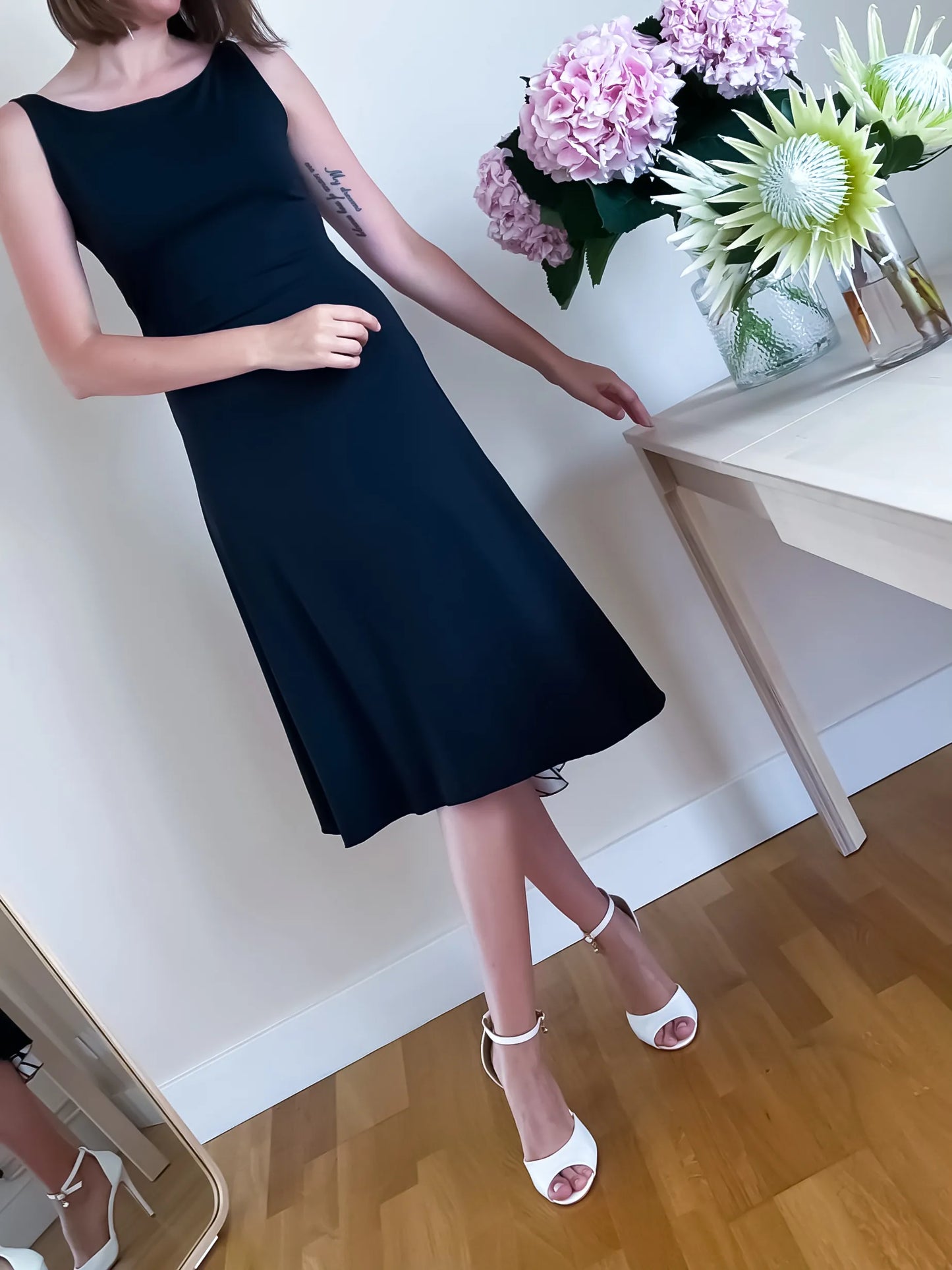 Exclusive tango dress with cut-out waist and elegant silk tail