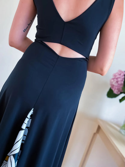 Exclusive tango dress with cut-out waist and elegant silk tail