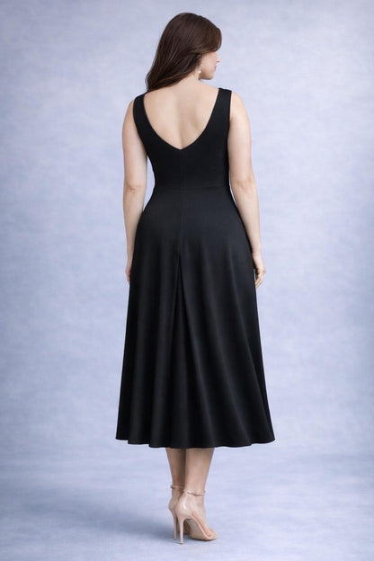 Chic jersey dress with semi-open back and refined draping