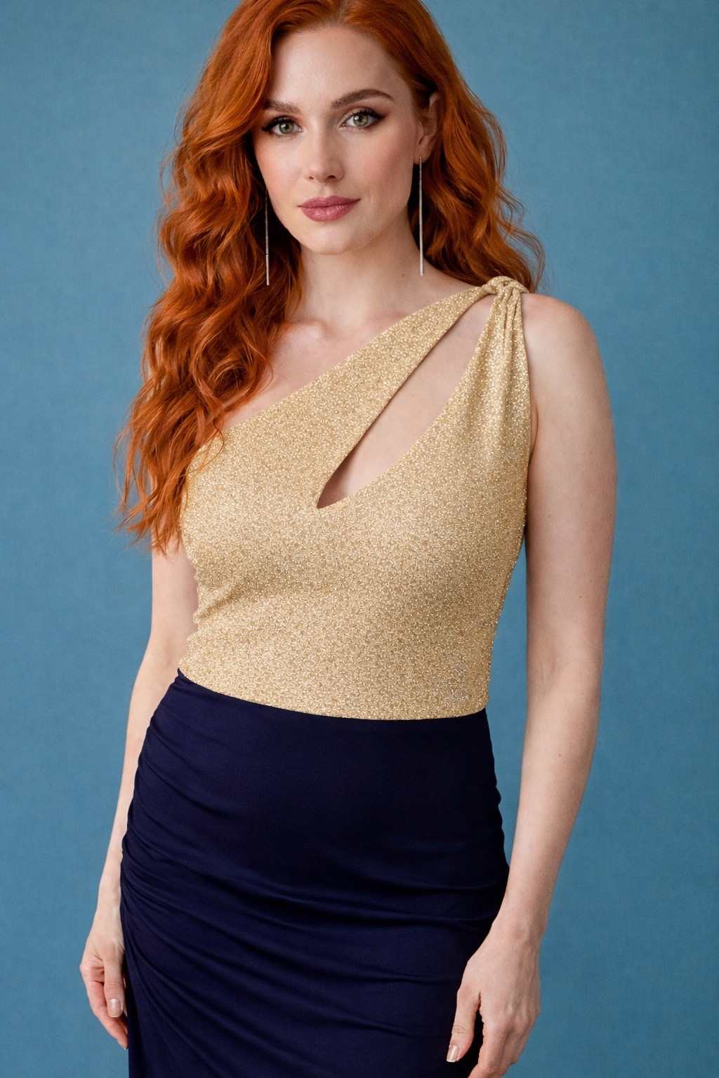 Haut de tango glamour avec décolleté découpé et design à une épaule