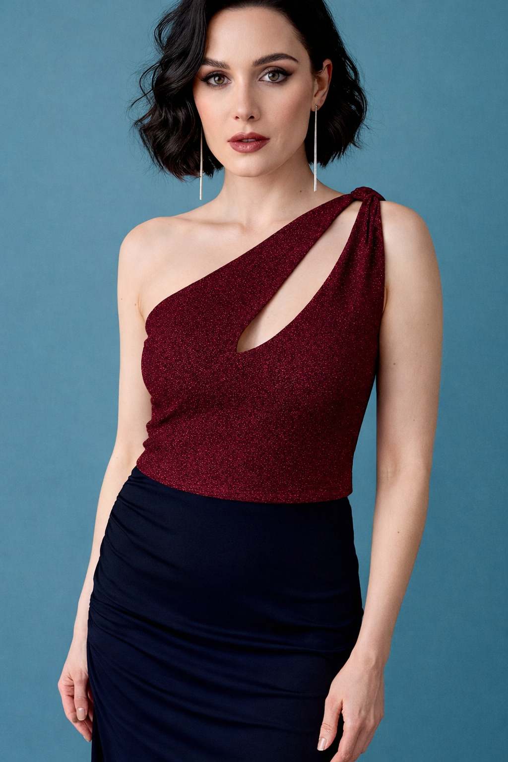 Haut de tango glamour avec décolleté découpé et design à une épaule