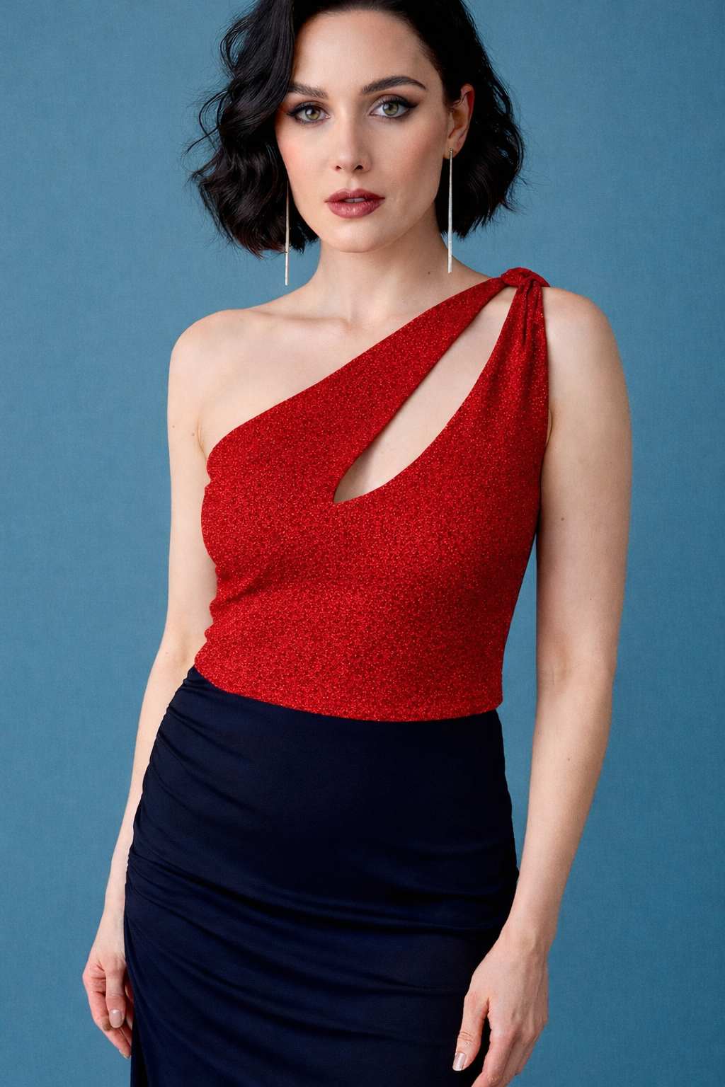 Haut de tango glamour avec décolleté découpé et design à une épaule