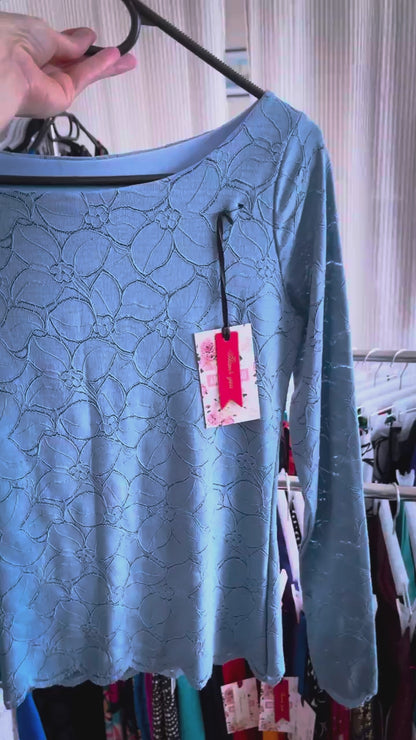 Lace tango top with long sleeves and jersey lining