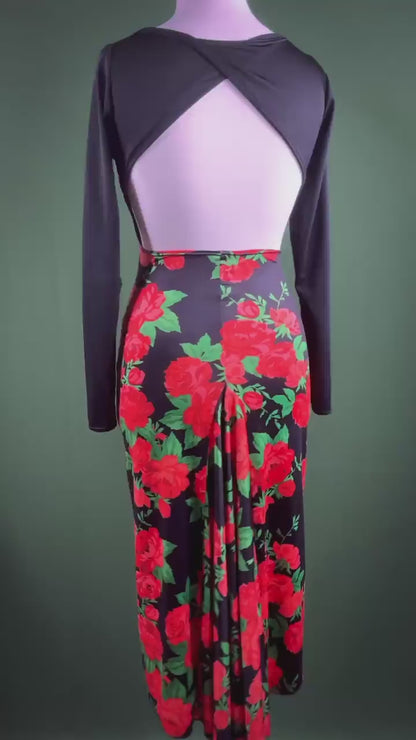 Passionate jersey dress with vibrant rose print and dramatic tail