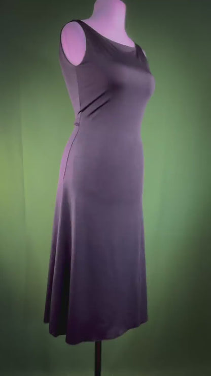 Exclusive tango dress with cut-out waist and elegant silk tail