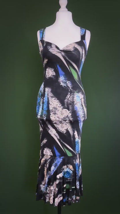 Confident and elegant viscose tango dress with flared silhouette