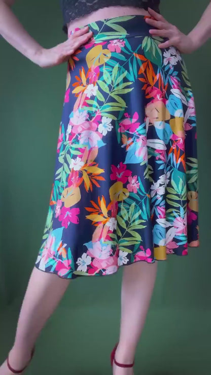 Playful viscose tango skirt with wide waistband