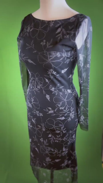 Refined tango dress in black mesh with lining and back slit