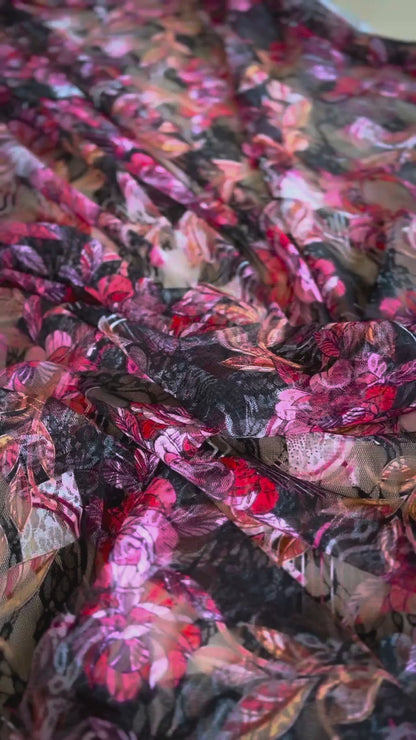 Graceful tango skirt in colorful lace with flared shape