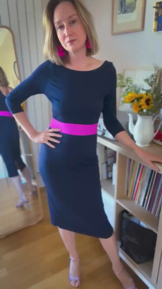 Chic dress with ¾ sleeves and slit