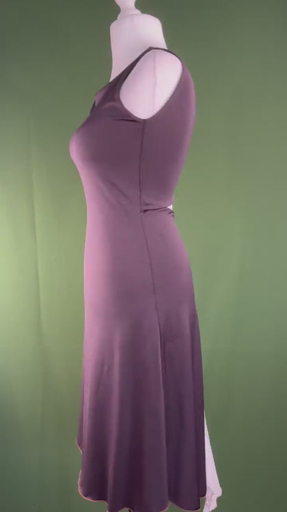 Flowing tango dress with open waist and silk tail