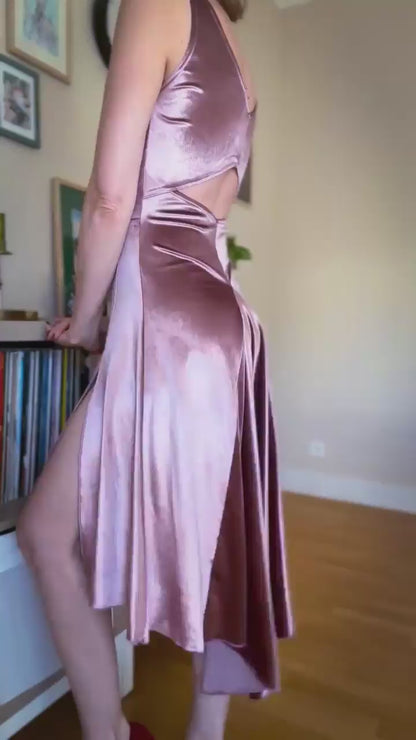 Woman wearing a dusty rose tango dress
