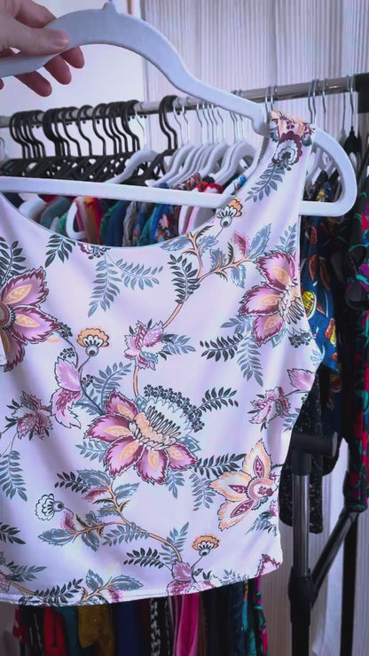 Delicate tank top with floral print